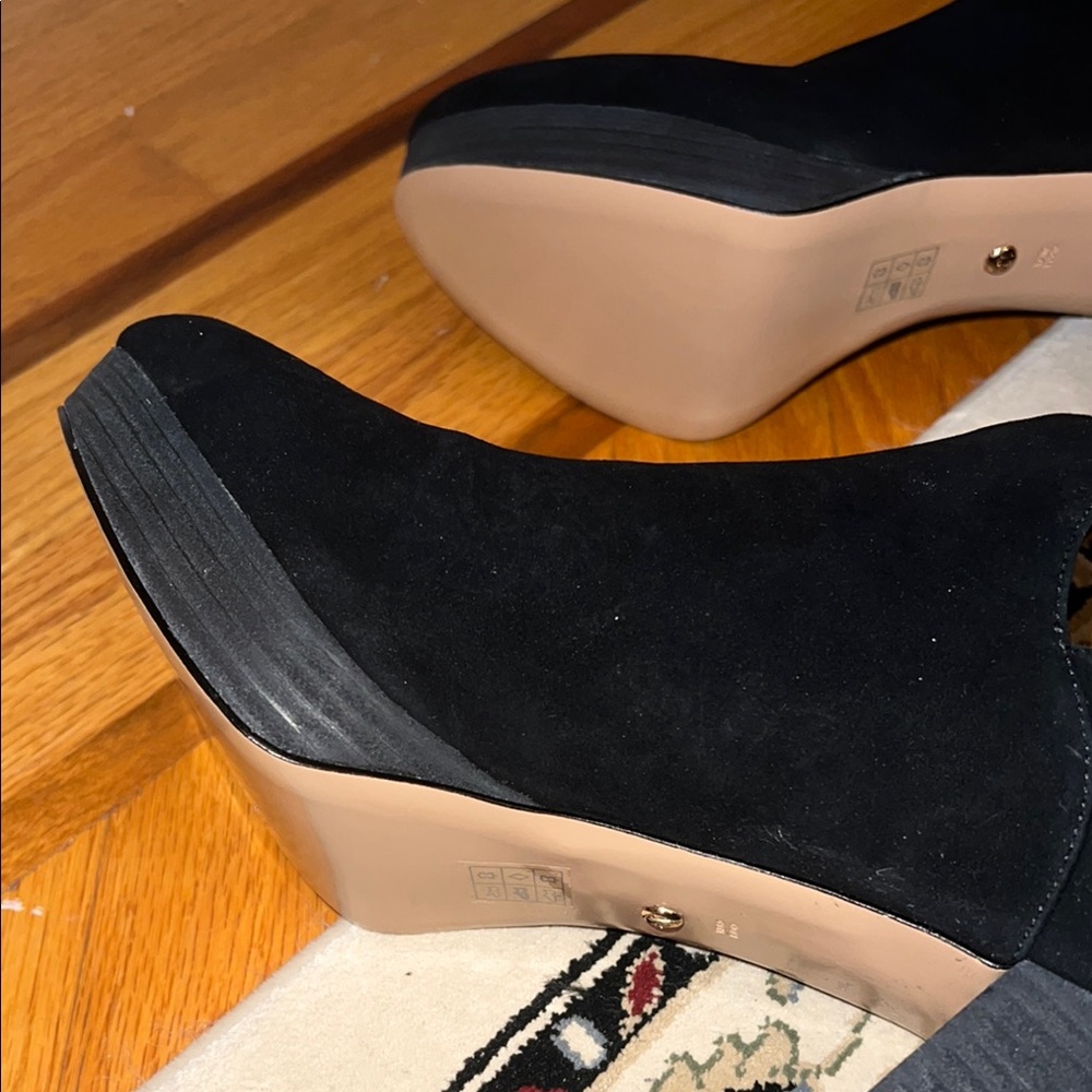 Pelle Moda Black Suede Ankle Booties - Picture 12 of 14